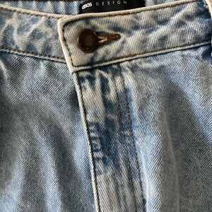 ASOS size 34  distressed Boyfriend Jeans with Classic Denim Look $55